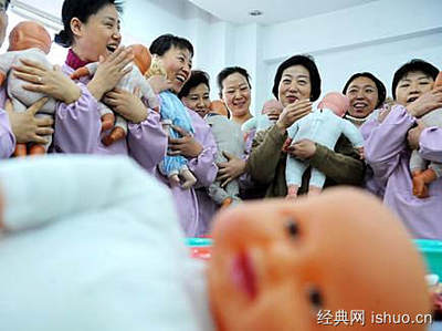 江城月嫂健康证“缩水”令人忧，传染病筛查存隐患